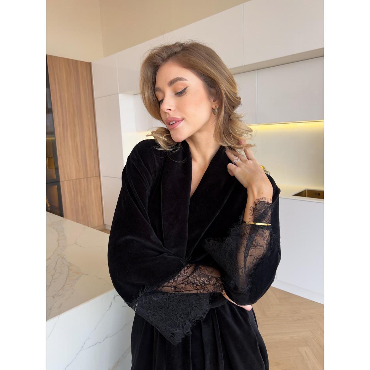 Велюровий халат жіночий з мереживом Чорна Перлина