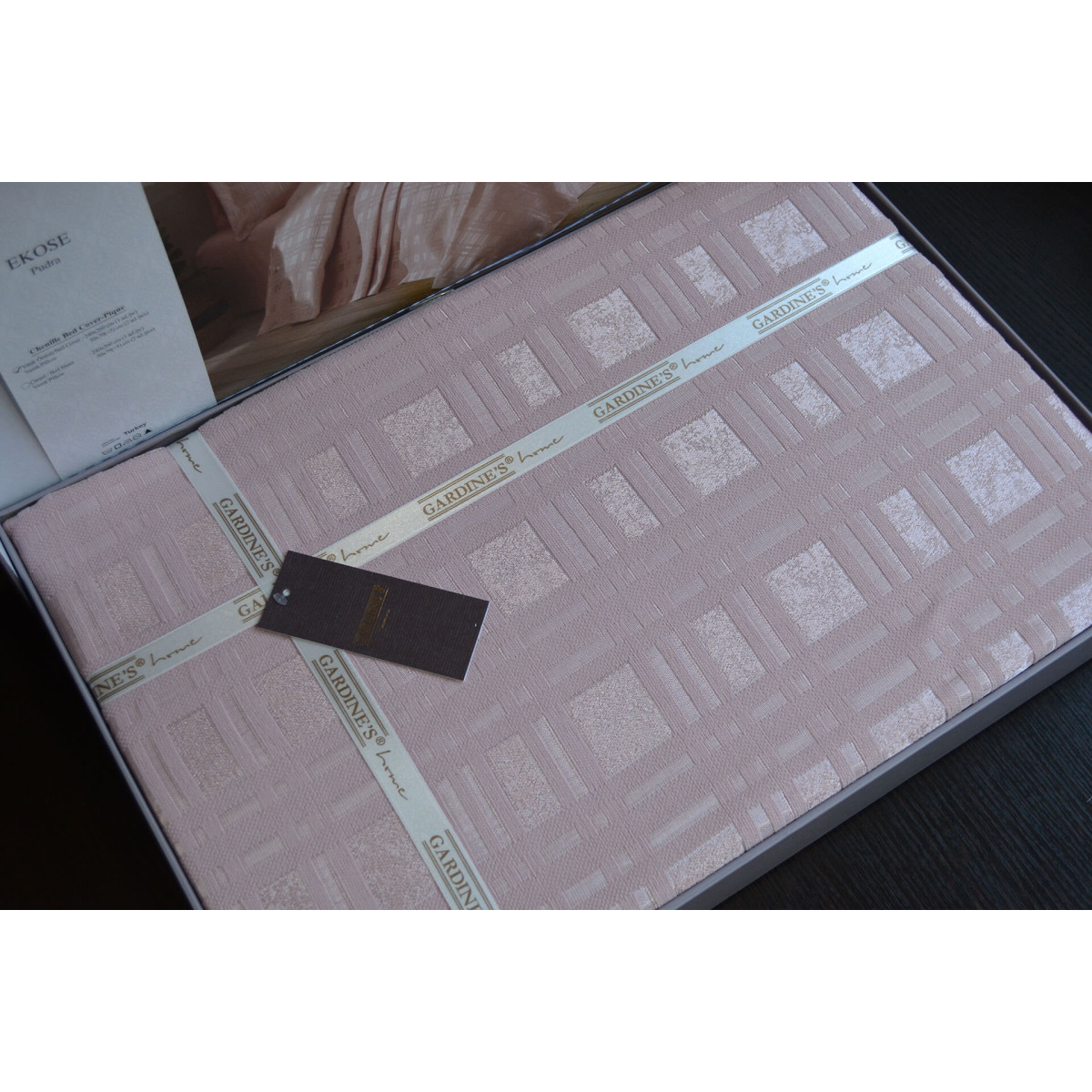 Стильное покрывало на кровать с наволочками Ekose Pudra 240x260