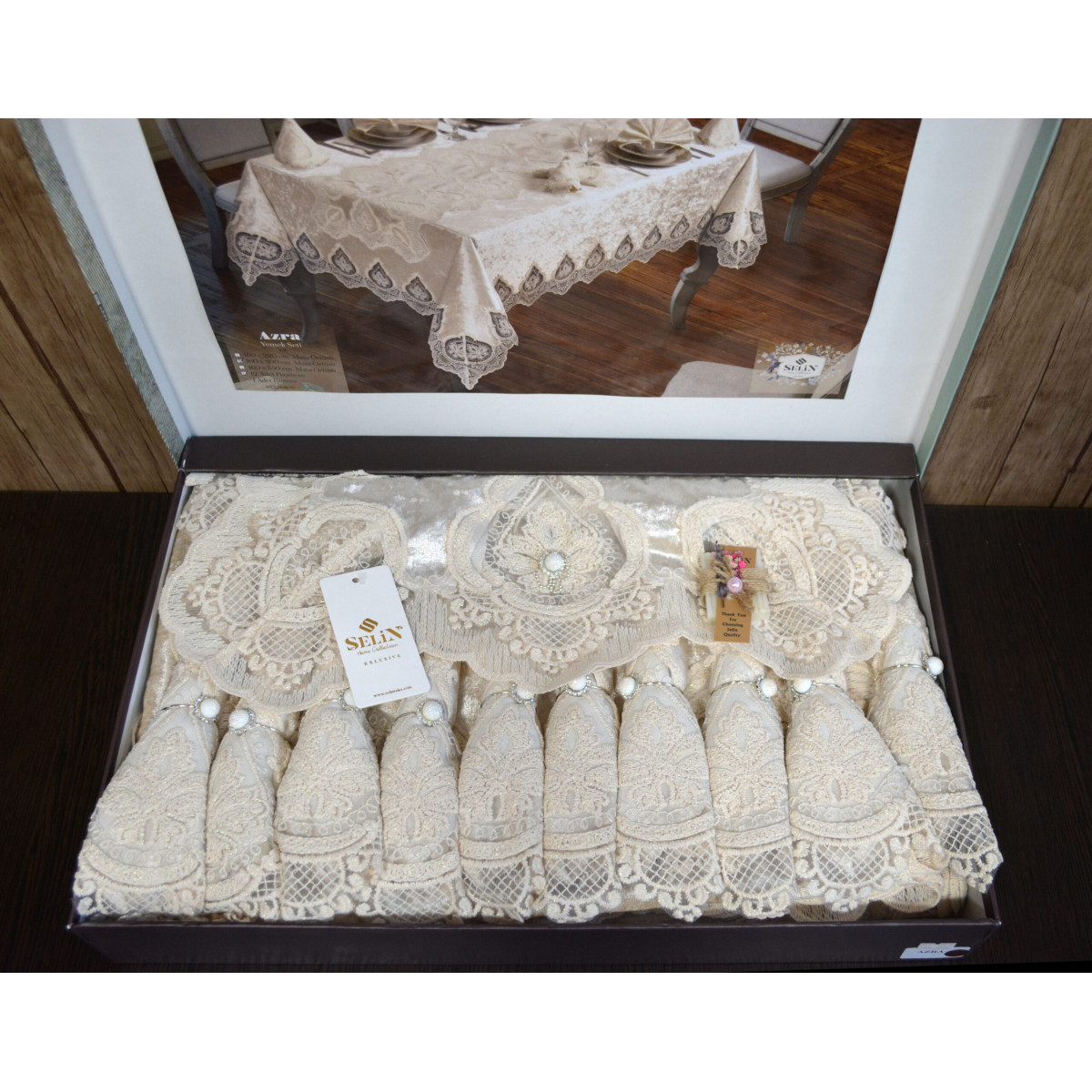 Подарочная скатерть с салфетками велюровая Azra Set Бежевая Турция