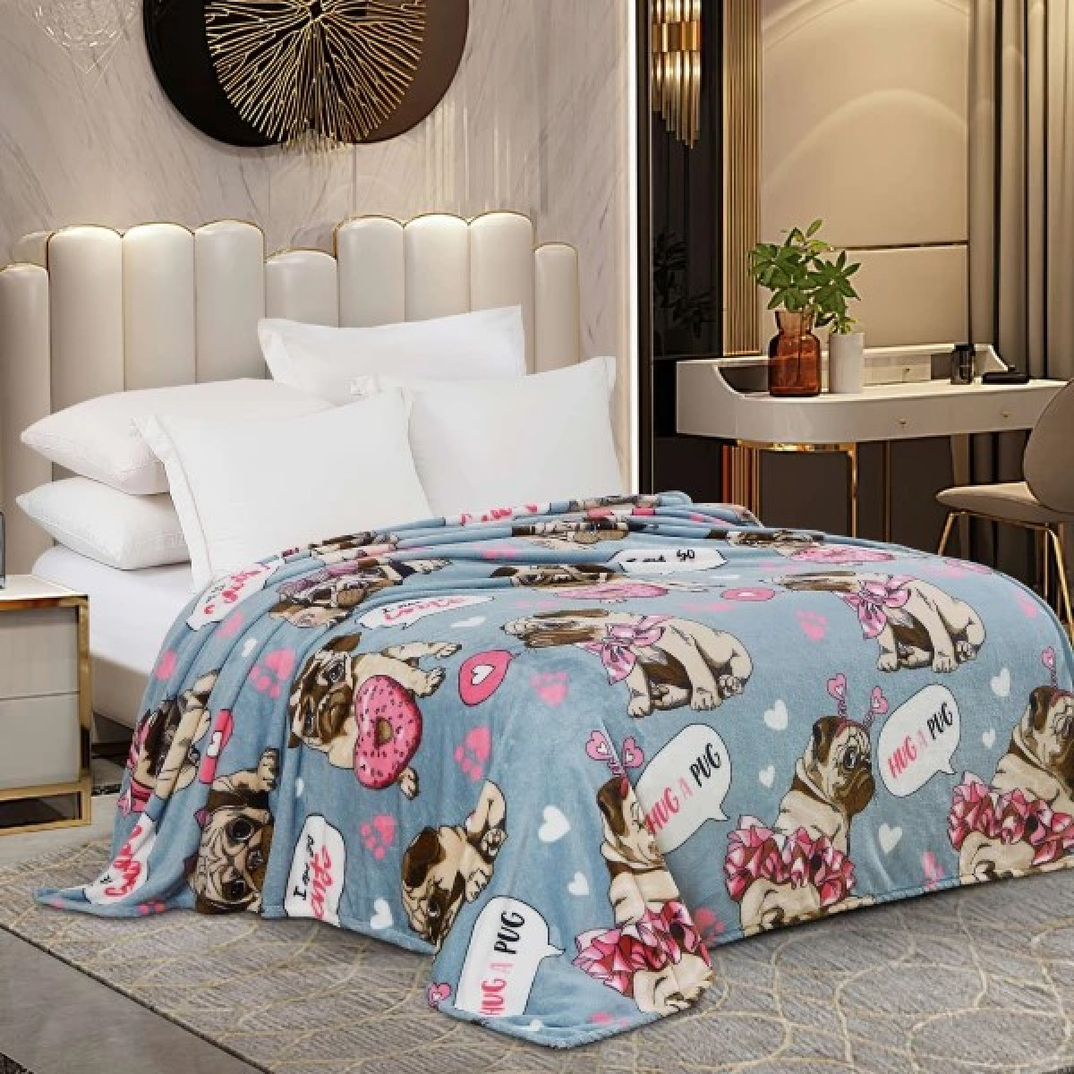 Мягкий плед флис полуторный 150x200 Мопсы на сером в Leron - фото