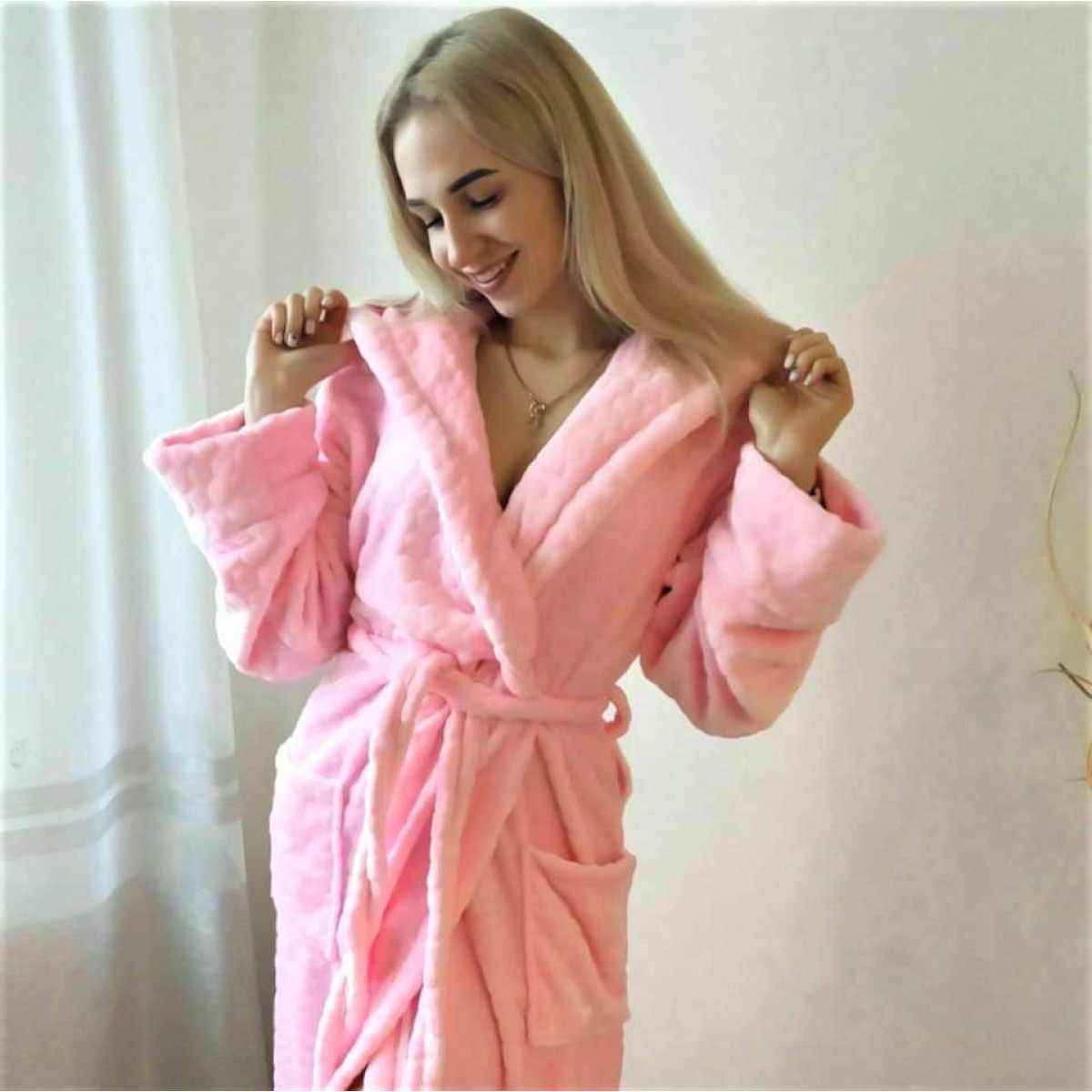 Мягкий уютный плюшевый женский халат с капюшоном Розовые Соты велсофт в Leron - фото