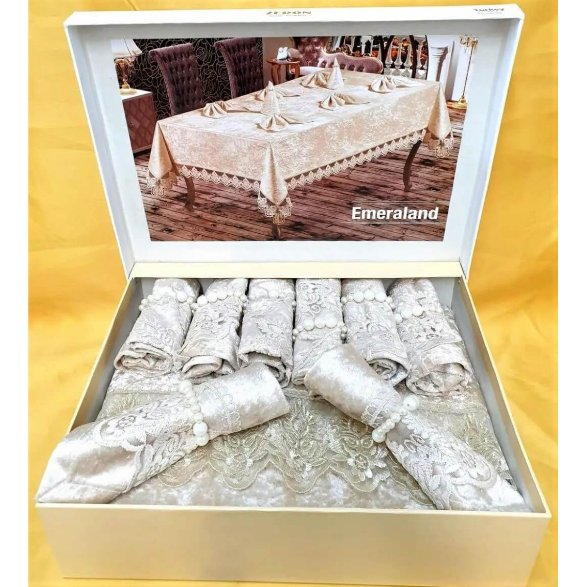 Нарядная скатерть велюровая с салфетками и кружевом 160x220 Emerald Cappucino Турция