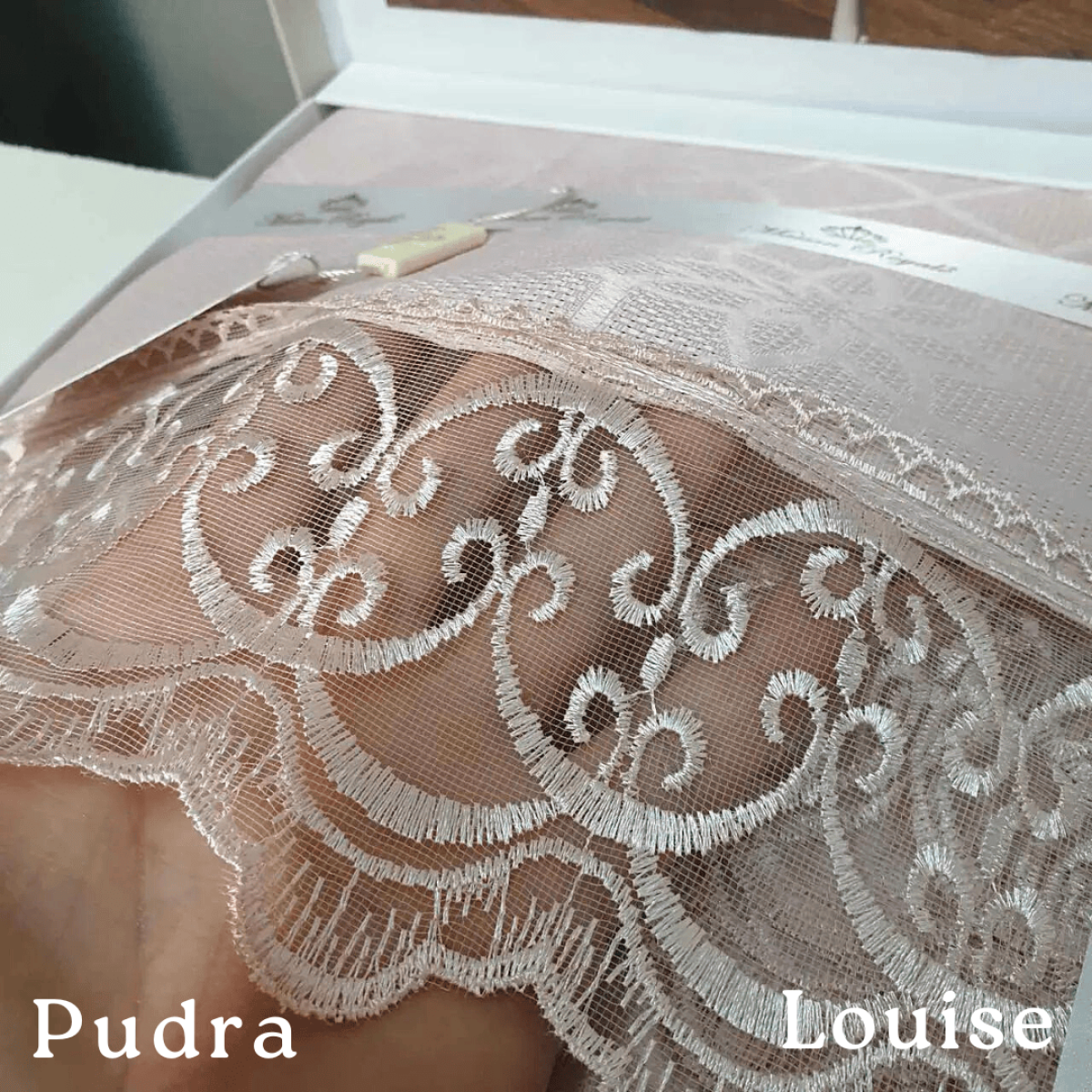 Модна скатертина на подарунок Louise Pudra
