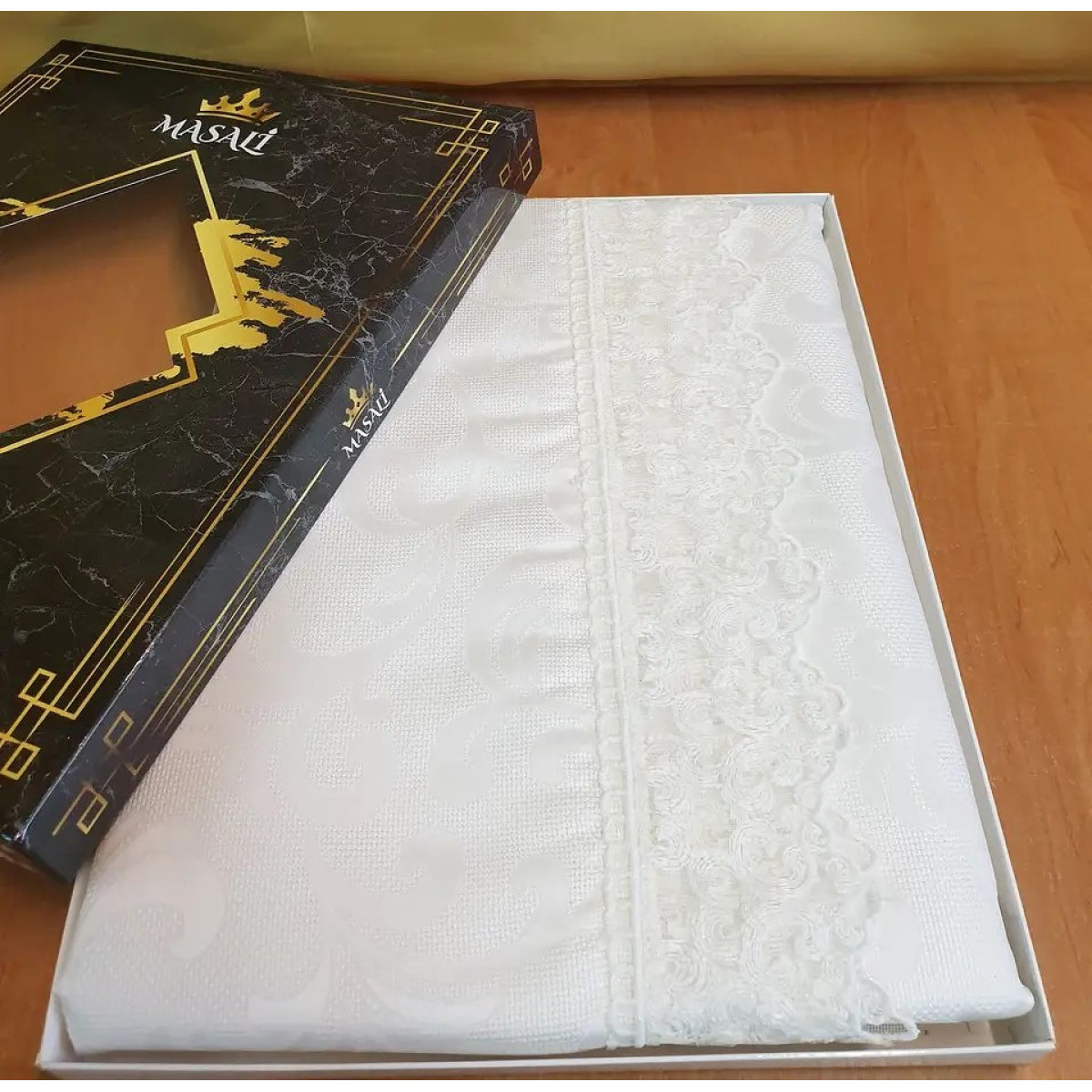 Турецкая скатерть жаккардовая с кружевом Etamin Krem 160x220