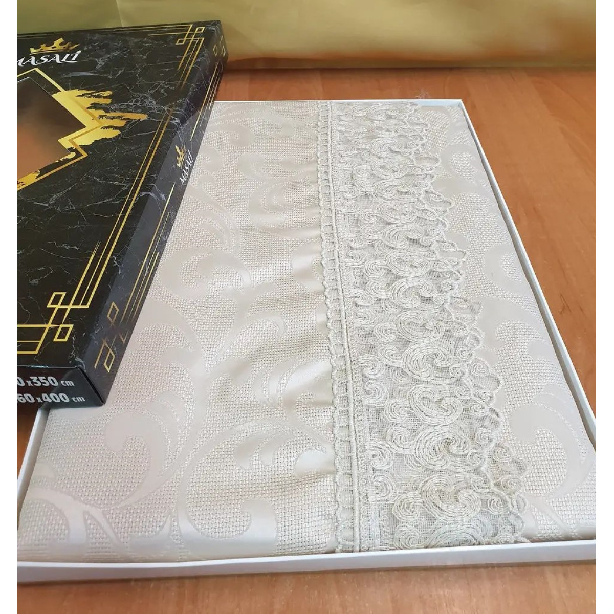 Скатерть жаккард с кружевом Etamin Cappucino 160x220 Турция