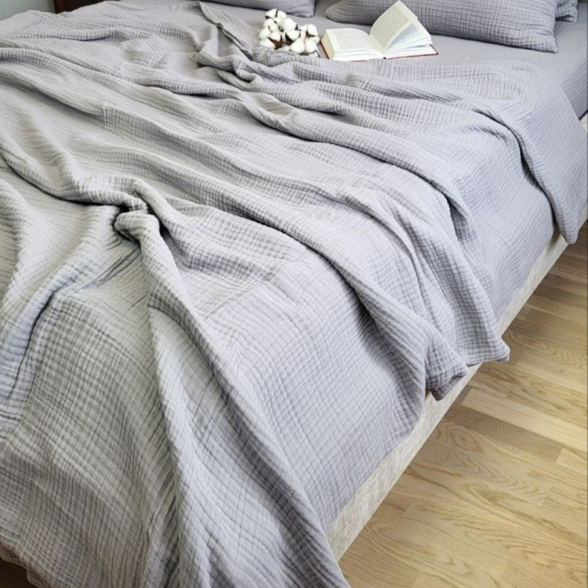 Серое покрывало из муслина на кровать Smoke Grey 100% хлопок в Leron - фото