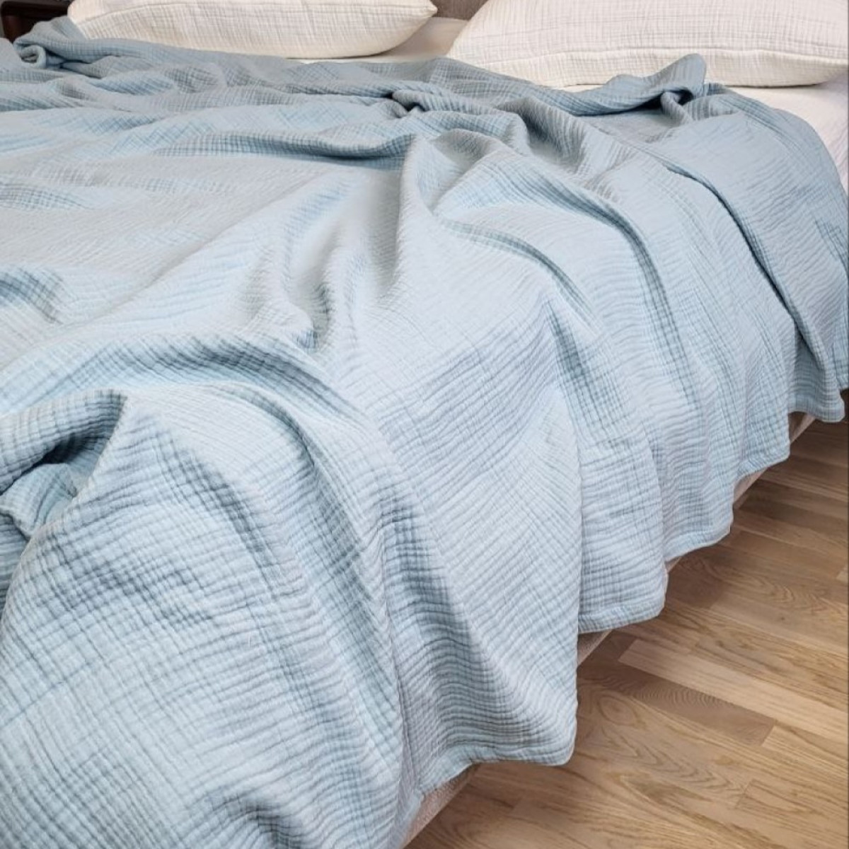 Блакитне покривало на ліжко з мусліну 100% бавовна Soft Blue в Leron - фото