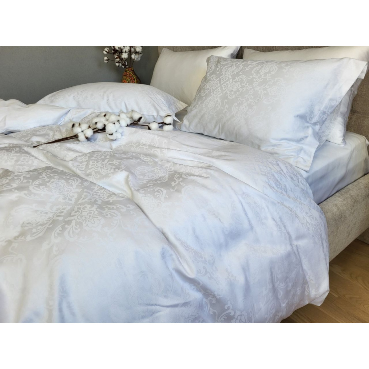 Біла постільна білизна з сатину жаккарда Caspe White