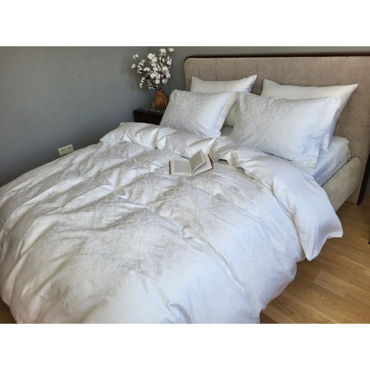 Біла постільна білизна з сатину жаккарда Caspe White
