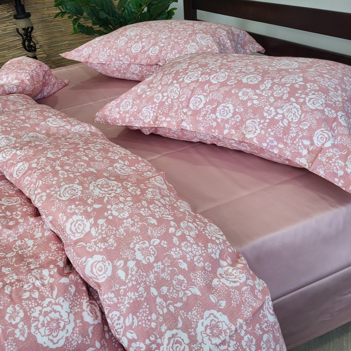 Сатиновий комплект постільної білизни Premium Muscat Rose в Leron - фото