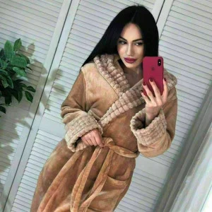 Теплий домашній халат жіночий з капюшоном Бежевий плюш